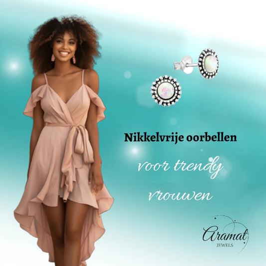 Oorstekers – Sterling Zilver Bali Etnisch Wit Opaal 8mm Geoxideerd