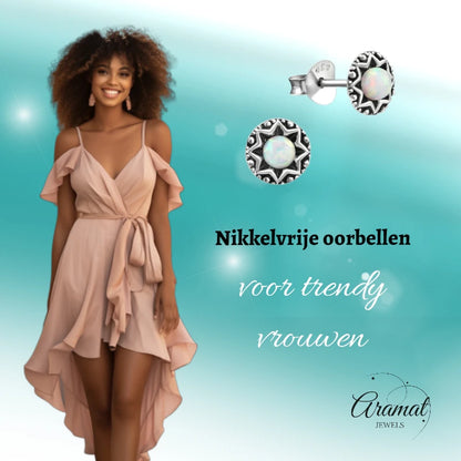 Oorstekers – Sterling Zilver Bali Etnisch Wit Opaal 6mm Rond Geoxideerd