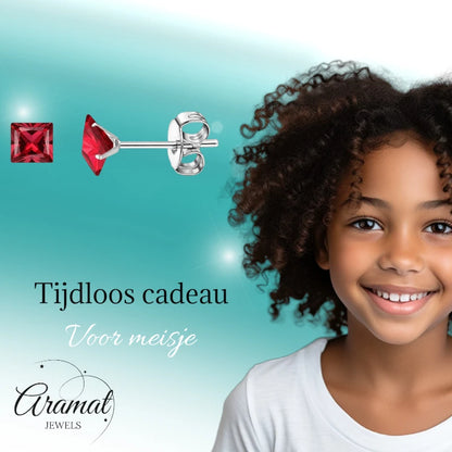 Oorbellen – 5mm Vierkante Zirkonia Rood op RVS Zilverkleur