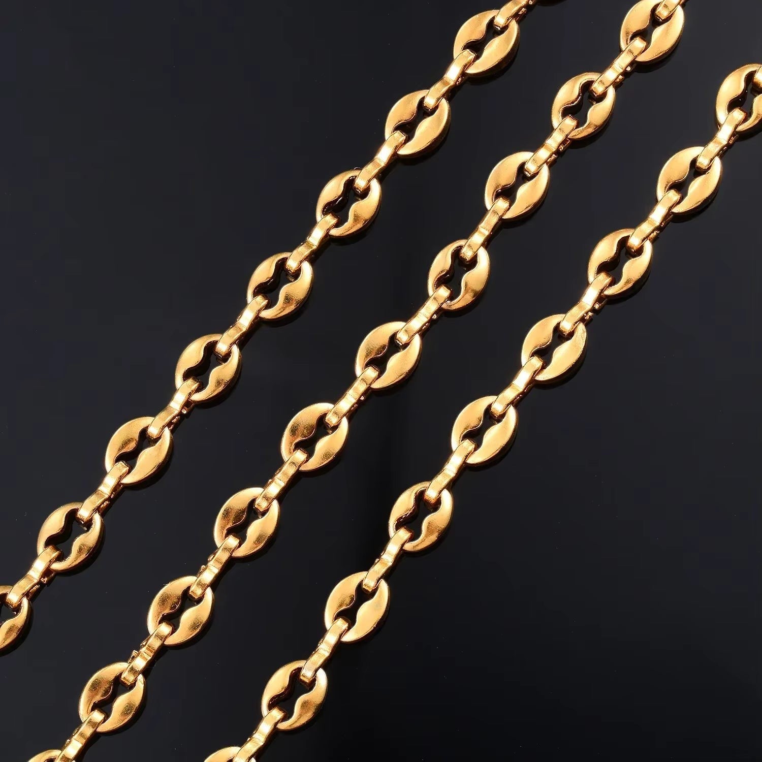Aramat Jewels goudkleurige stalen koffieboon ketting van 4,5mm breed, een duurzame unisex schakelketting.