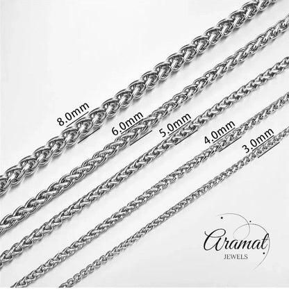 Aramat Jewels zilverkleurige RVS vossenstaart ketting van 8 mm breed, getoond in een vergelijking met andere diktes.