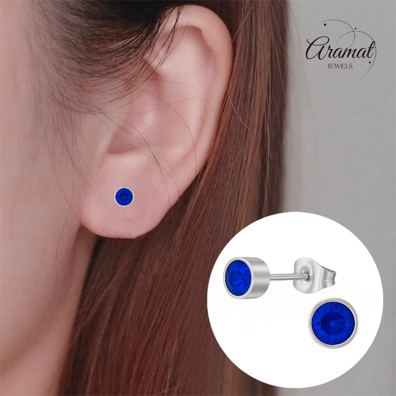 Donkerblauwe kristal oorstekers – 5mm zilver RVS - Aramat Jewels - Oorbellen - cadeautip