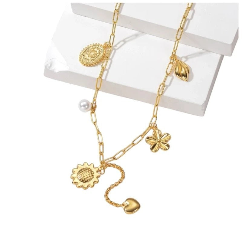 Goudkleurige damesketting met parel en bedels – 45+5 cm - ket1176 - 769522 - Halskettingen kopen# - 45cm - alles - Bedelketting