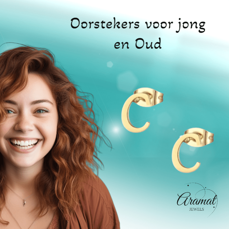 Goudkleurige RVS oorstekers Letter C - Aramat Jewels - Oorbellen - cadeautip