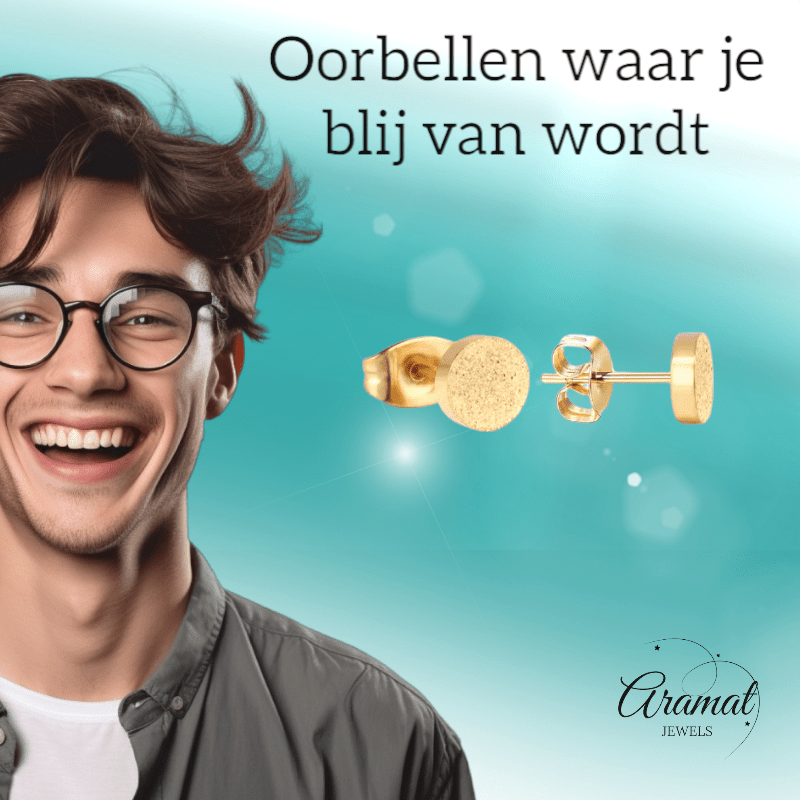 Goudkleurige sandblasted oorstekers 7mm - Aramat Jewels - Oorbellen - cadeautip