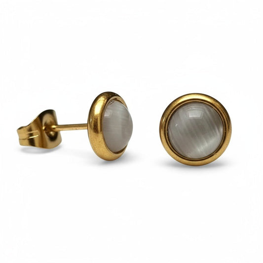 Kattenoog Oorbellen 8mm – Wit - Goudkleurig - Aramat Jewels - Oorbellen - cadeautip