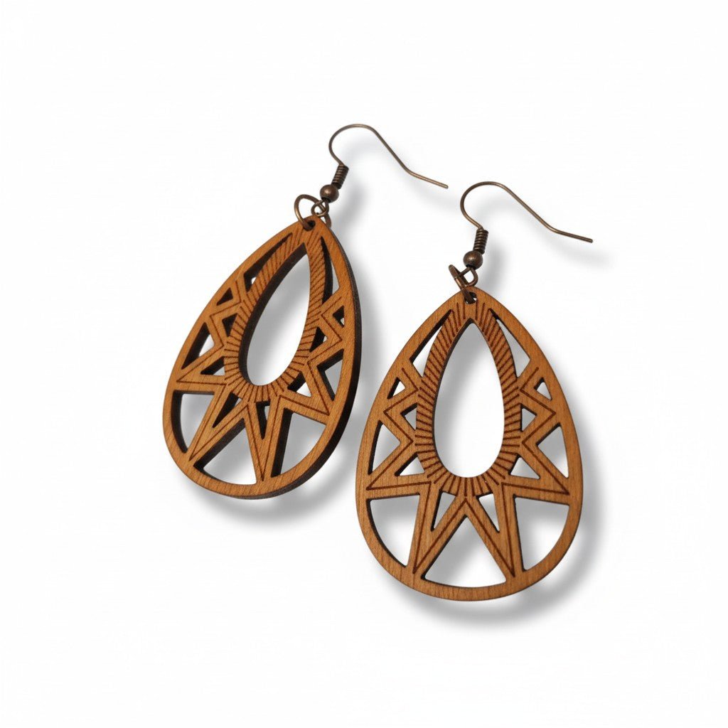 Oorbellen – Elegante Houten Oorhangers Druppelvorm Bruin Opgewerkt Motief Dames - Aramat Jewels - Oorhangers - cadeautip