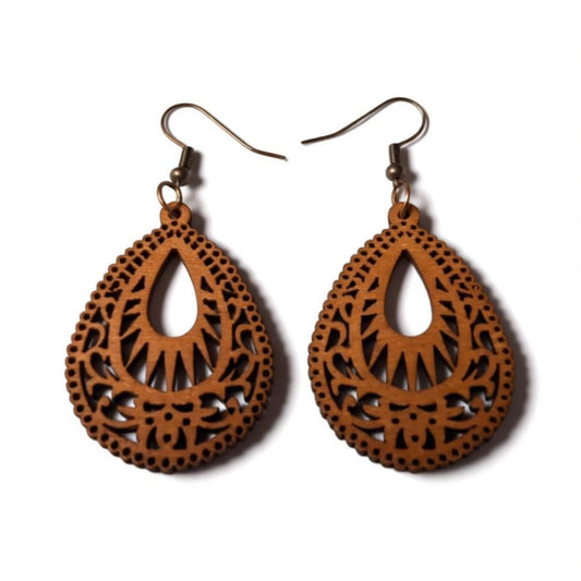 Oorbellen – Elegante Houten Oorhangers Druppelvorm Bruin Uitgewerkt Motief Dames - Aramat Jewels - Oorhangers - cadeautip
