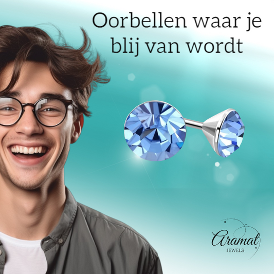 Stalen Kristal Oorbellen met lichtblauw steentje – Zilverkleur – 3mm