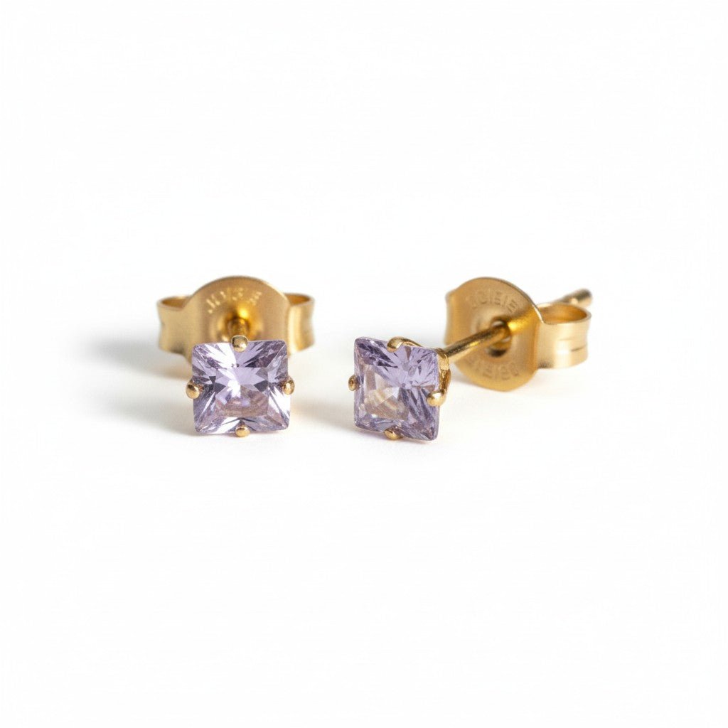 Oorbellen – RVS Goudkleur met Lila Vierkante Zirkonia (4mm) - Aramat Jewels - Oorbellen - cadeautip