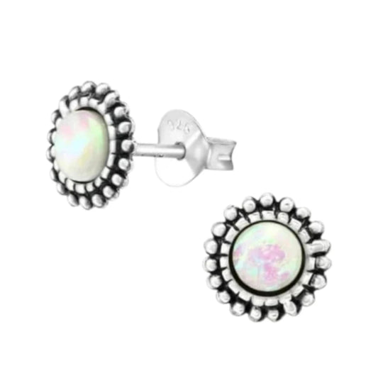 Oorstekers – Sterling Zilver Bali Etnisch Wit Opaal 8mm Geoxideerd - Aramat Jewels - Oorbellen - cadeautip