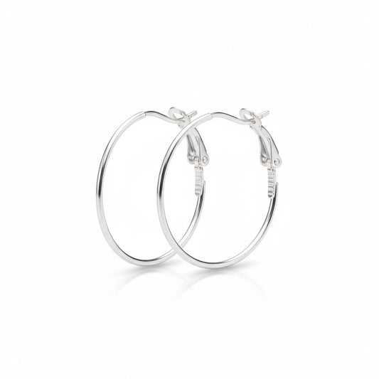 Zilverkleurige metalen oorringen 30mm met klapscharnier, lichtgewicht en personaliseerbaar met oorbedels voor dames