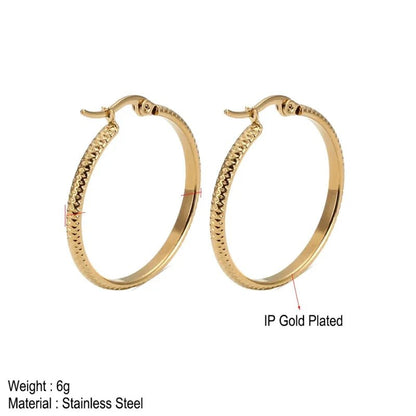 Oorringen – 25mm Creool Puntjes Patroon RVS Goudkleur Dames