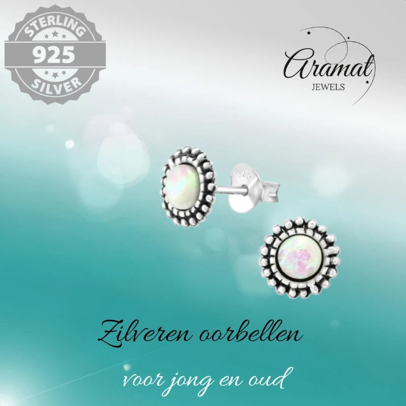 Oorstekers – Sterling Zilver Bali Etnisch Wit Opaal 8mm Geoxideerd